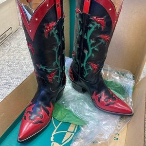Vintage Rocket Buster Boots with Matching belt - Black with Red Roses - Sz 9